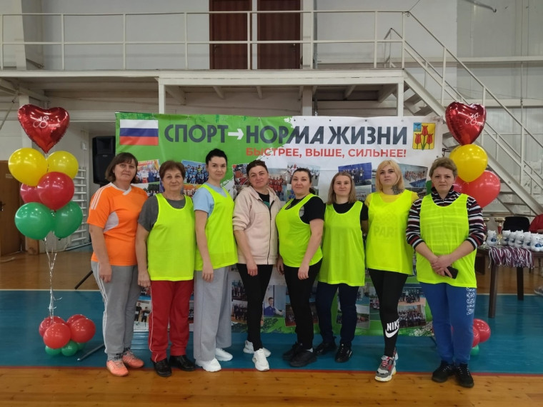 Равнение на женщин. Равнение на женщин.